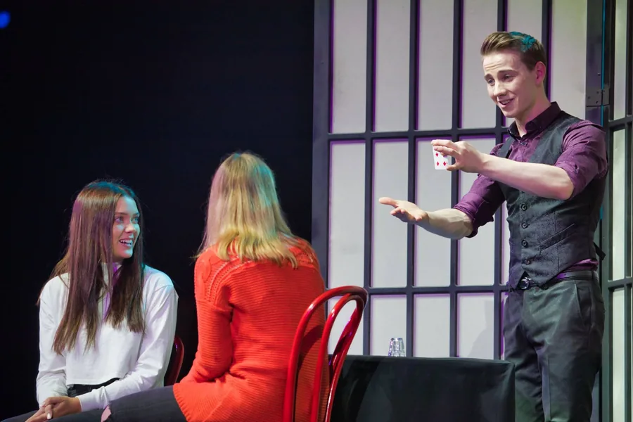 Tim Mason (Corporate Magician)