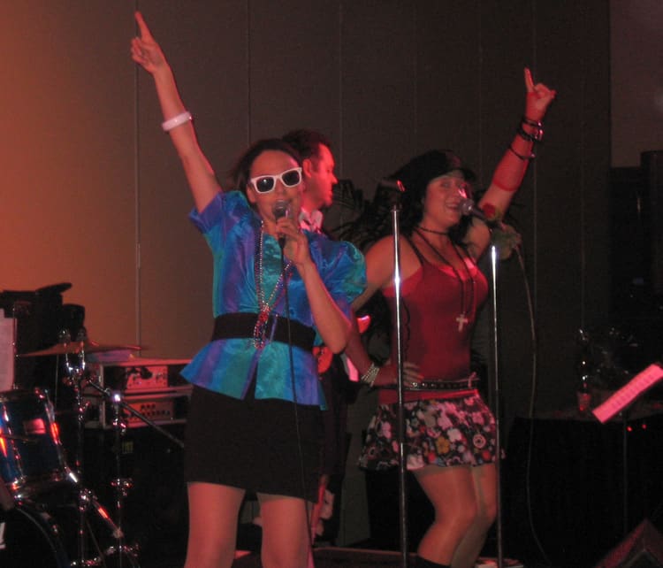 Groove Band Action Entertainment